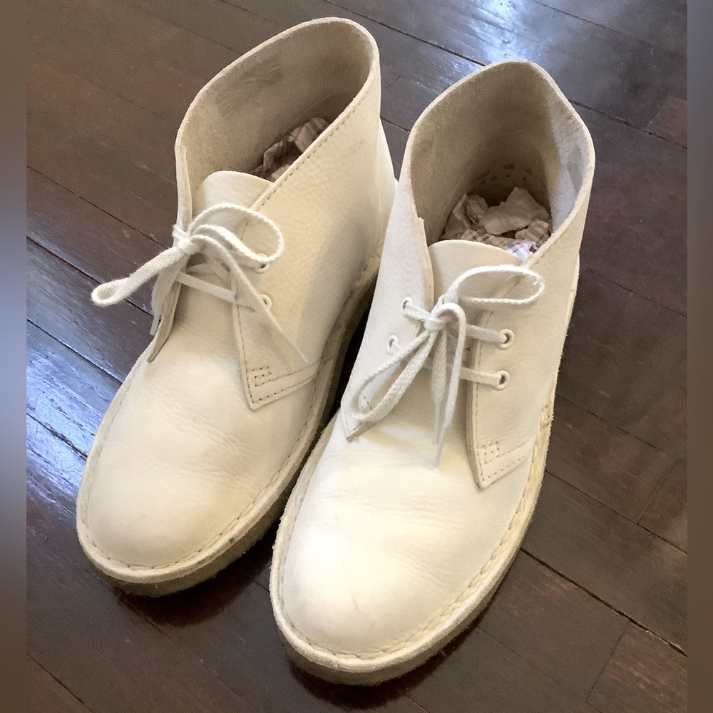 Clarks Desert Boots Cream Suede, Boys 4.5